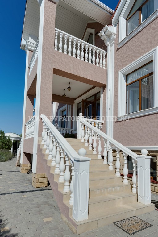 . Бутик-отель "Евпаторион". Заозерное