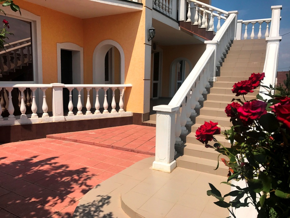 . Отель У Моря с бассейном. Евпатория