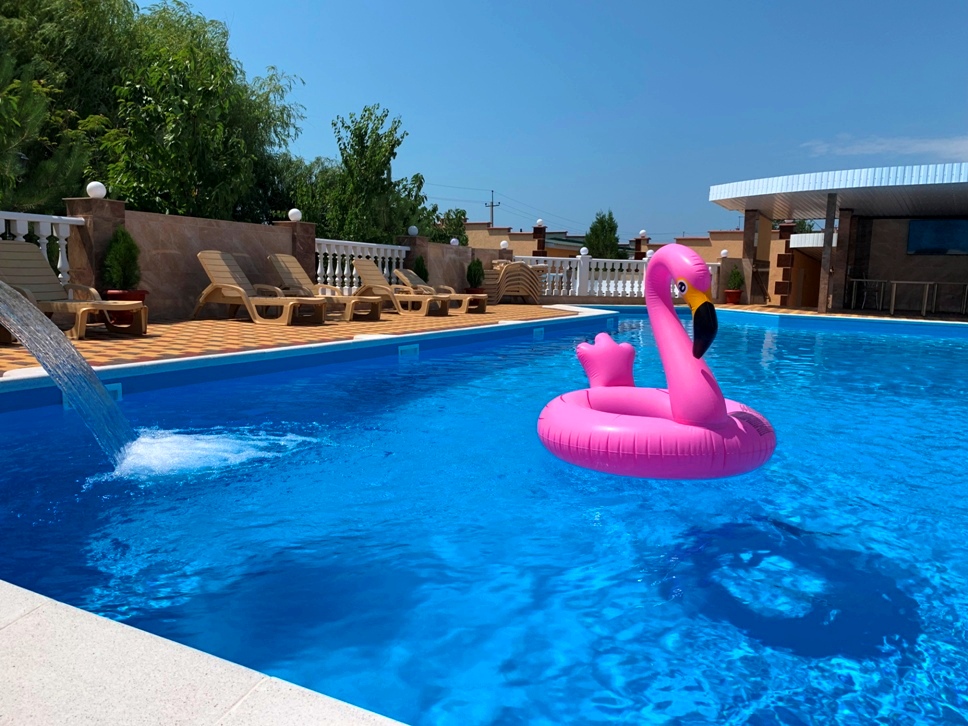 . Отель У Моря с бассейном. Евпатория