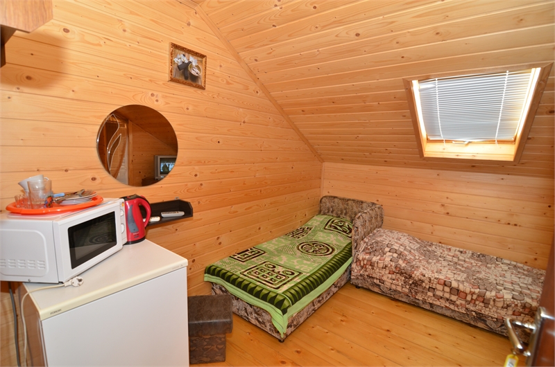 2-местный мансардный (с раздельными кроватями)	. Вилла «Виола». Алушта