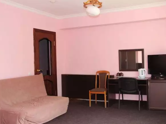 «Полулюкс» однокомнатный 2-местный. Гостиница «Домбай». Домбай-гостиницы