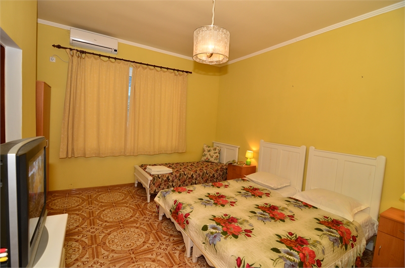 Домик 3 с кухней. Частная усадьба "Дом Роз". Заозерное Домик 3 с кухней. Частная усадьба "Дом Роз". Заозерное