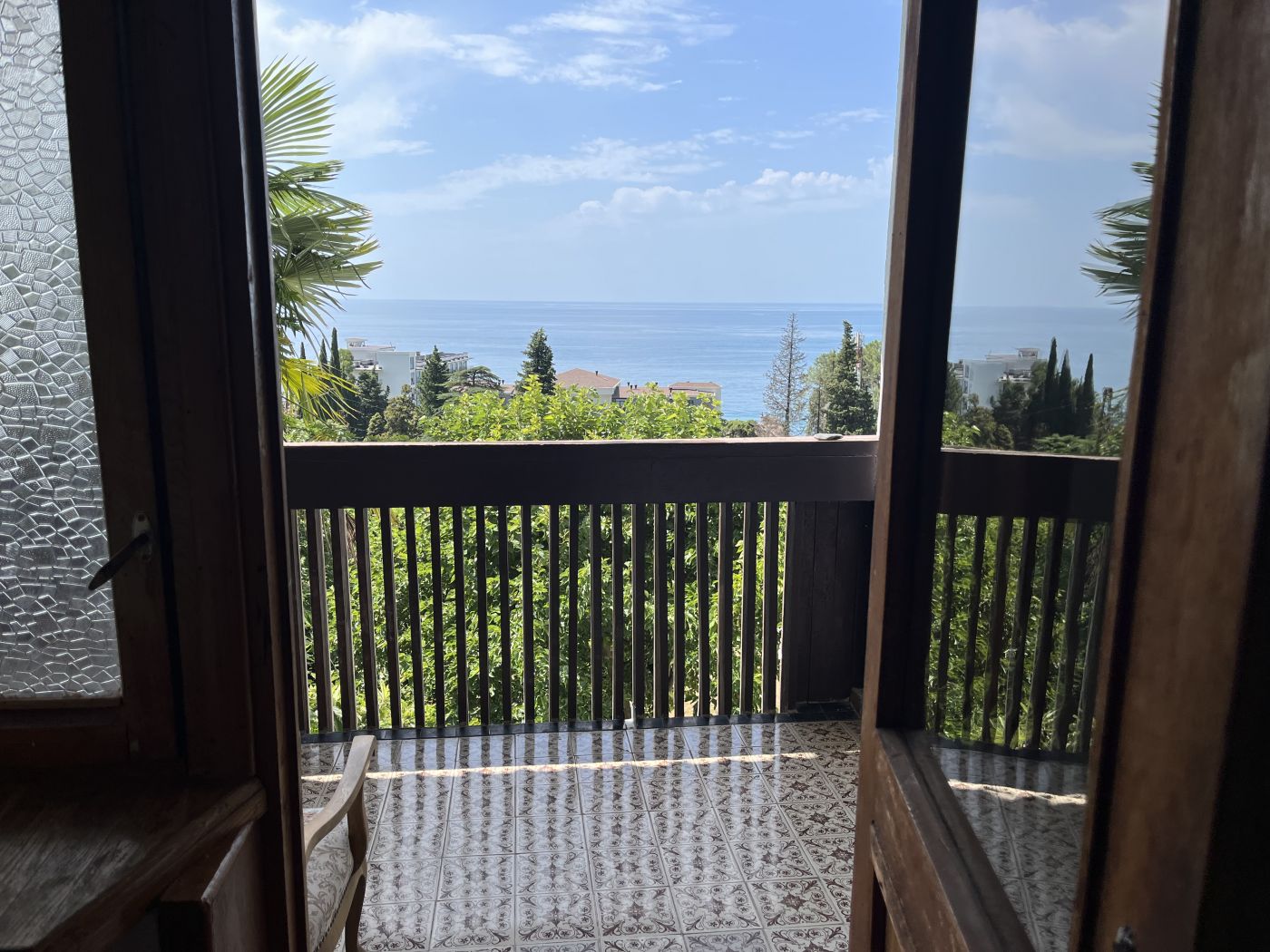 . Гостевой дом "Сосновый рай" . Гагра