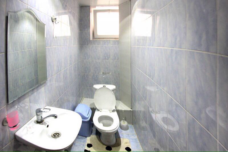 Четырехместный номер с удобствами на блок. Гостиница "Алекс". Витязево