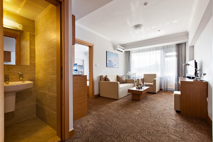 Стандарт двухкомнатный. Гостиница Yalta Intourist. Ялта Стандарт двухкомнатный. Гостиница Yalta Intourist. Ялта