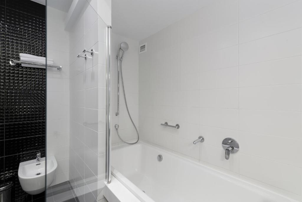 Полулюкс Коннект. Гостевой комплекс «Lavicon Hotel Collection». Небуг