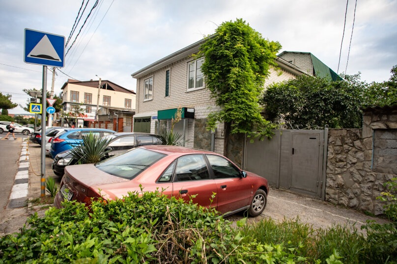 . Гостевой дом "Уютный дворик" на Толстого 42А. Геленджик