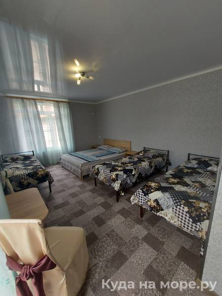 Пятиместный номер с балконом. Гостевой дом "Нур". Ольгинка Пятиместный номер с балконом. Гостевой дом "Нур". Ольгинка