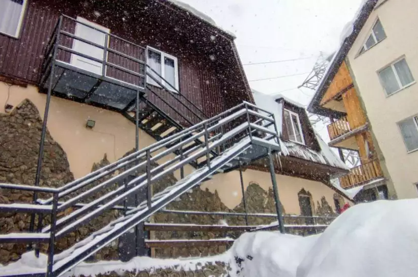 . Отель «Фрирайд». Эльбрус - гостиницы