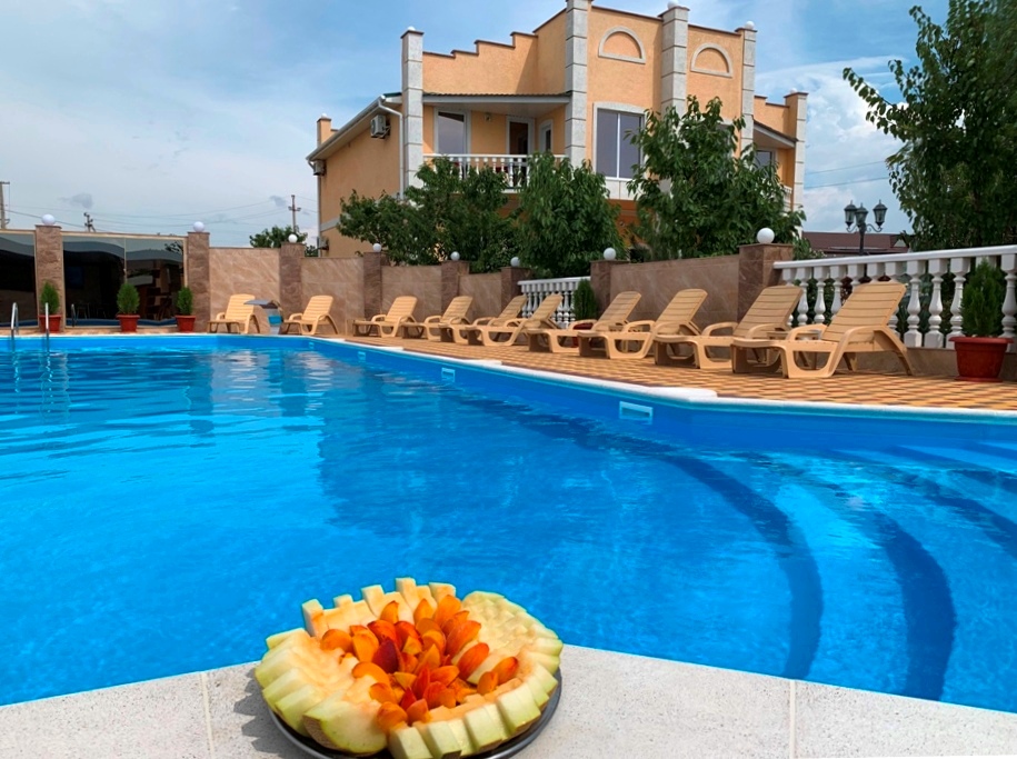 . Отель У Моря с бассейном. Евпатория