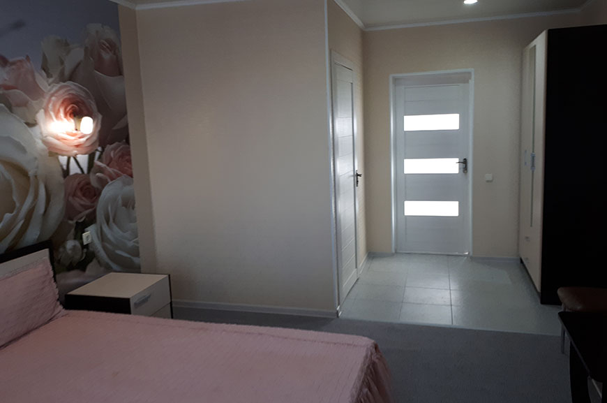 2-комнатная комфортная (мансардная). Гостевой дом «Медовый месяц». Саки