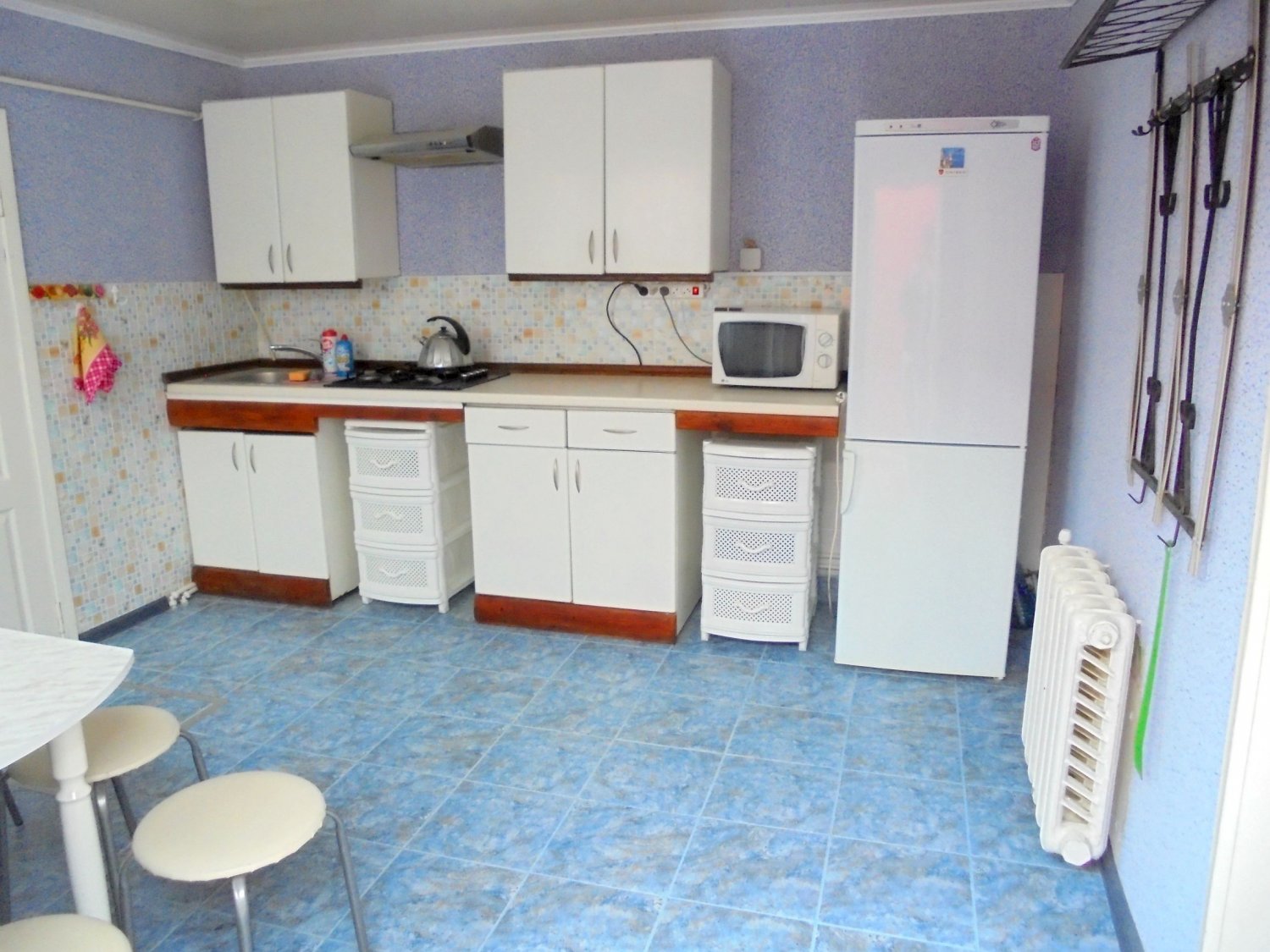 . Дом под ключ  Отдельный трехкомнатный дом со своим закрытым двором и гаражом без хозяев.. Феодосия