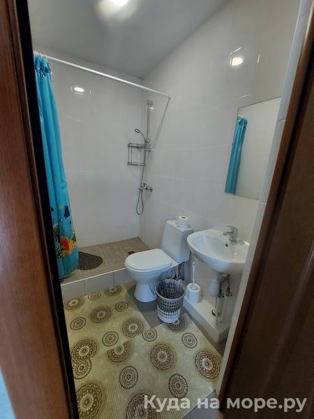 Пятиместный номер люкс с балконом. Гостевой дом "Нур". Ольгинка Пятиместный номер люкс с балконом. Гостевой дом "Нур". Ольгинка