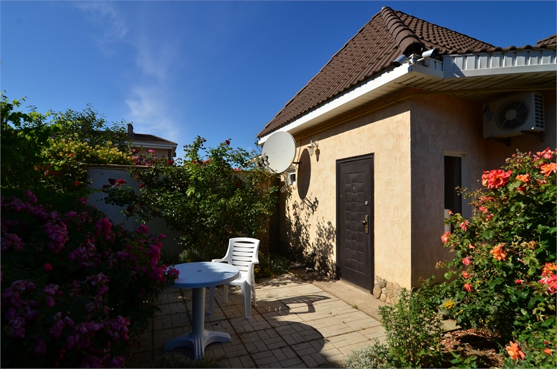 Домик 2 с кухней. Частная усадьба "Дом Роз". Заозерное Домик 2 с кухней. Частная усадьба "Дом Роз". Заозерное