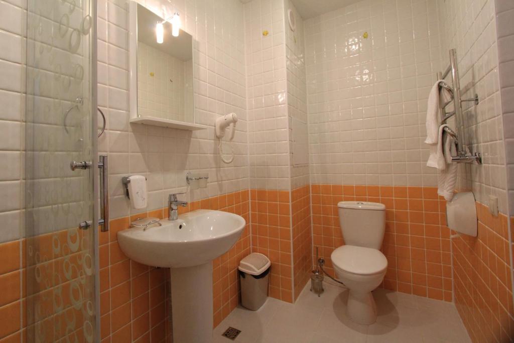 Двухместный номер с 1 кроватью или 2 отдельными кроватями, вид на горы. гостиница "Альпийская Сказка". Красная Поляна