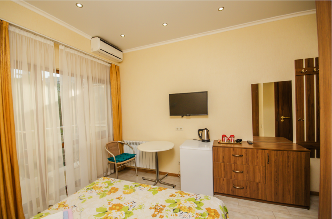 . Гостевой дом «Вояж». Алушта