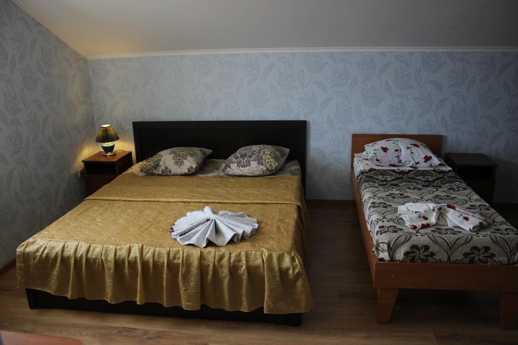 3-х местные номера ЭКОНОМ.  Гостевой дом "7 ЗВЁЗД". Береговое