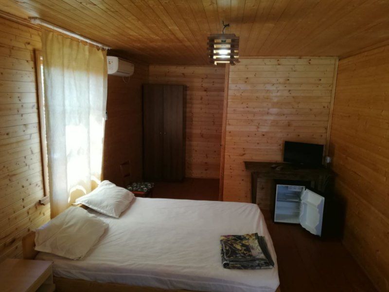 . Гостиница "Эко-дом" . Пицунда