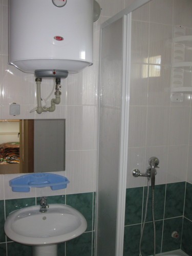 4-МЕСТНЫЙ НОМЕР С КОНДИЦИОНЕРОМ. Мини-гостиница "Анастасия". Саки