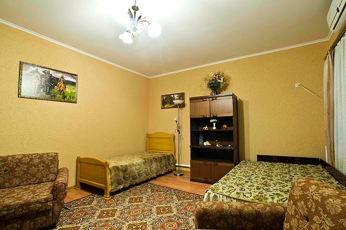 Номер с отдельным входом и своим двориком (5 чел.). Гостевой дом «Жасмин – люкс». Севастополь