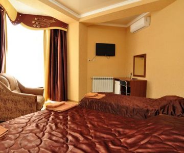 Люкс 4-х местный с большим балконом. Гостевой дом «Елиза». Витязево