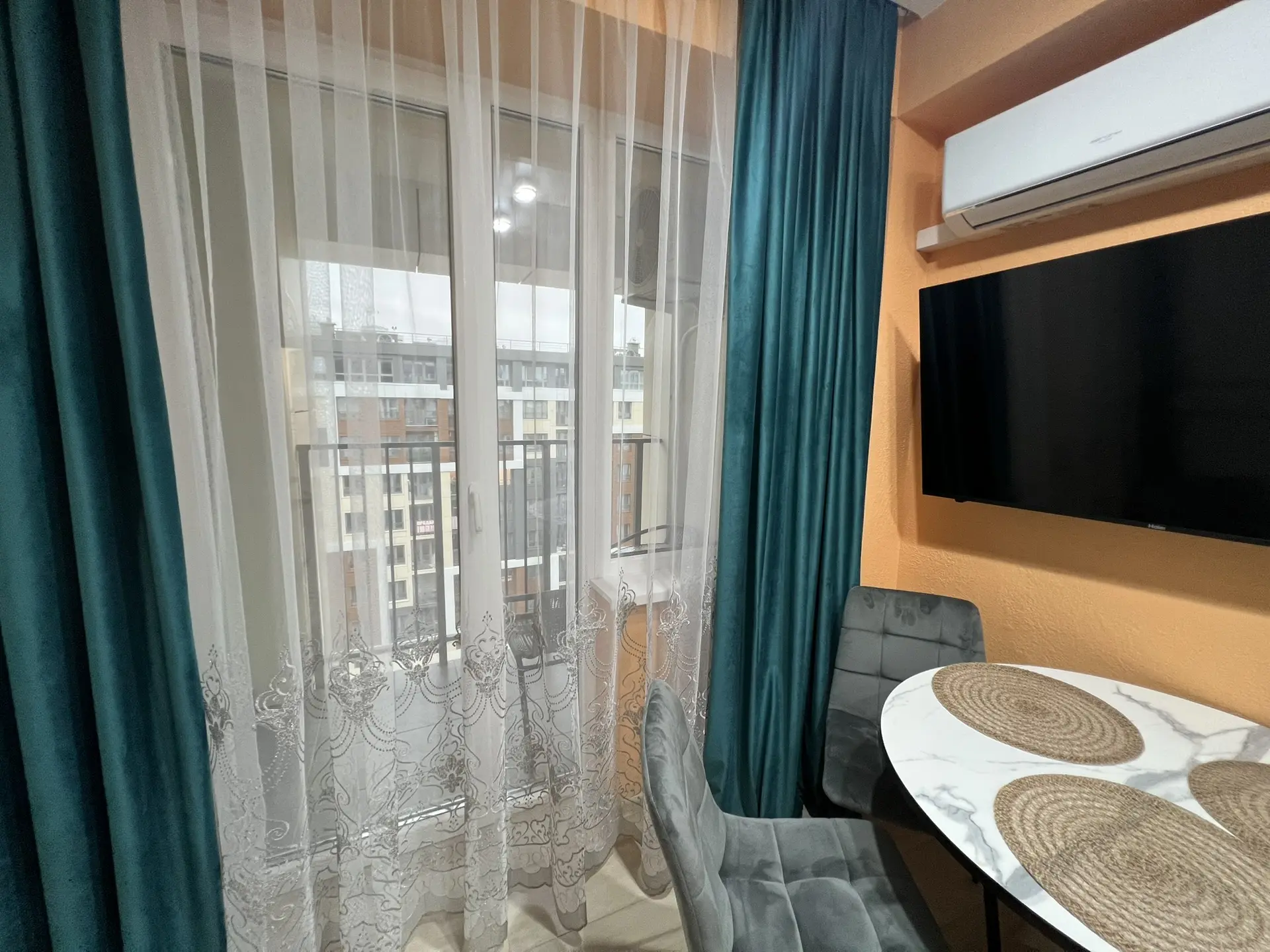 . Квартира в многоквартирном доме Апартаменты с отдельной спальней и видом на горы. Дагомыс