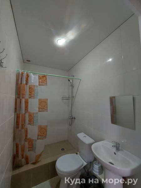 Пятиместный номер с балконом. Гостевой дом "Нур". Ольгинка Пятиместный номер с балконом. Гостевой дом "Нур". Ольгинка