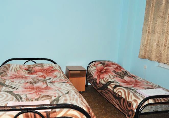 3-местный (удобства на блок, без балкона). Гостевой дом "Островок". Витязево