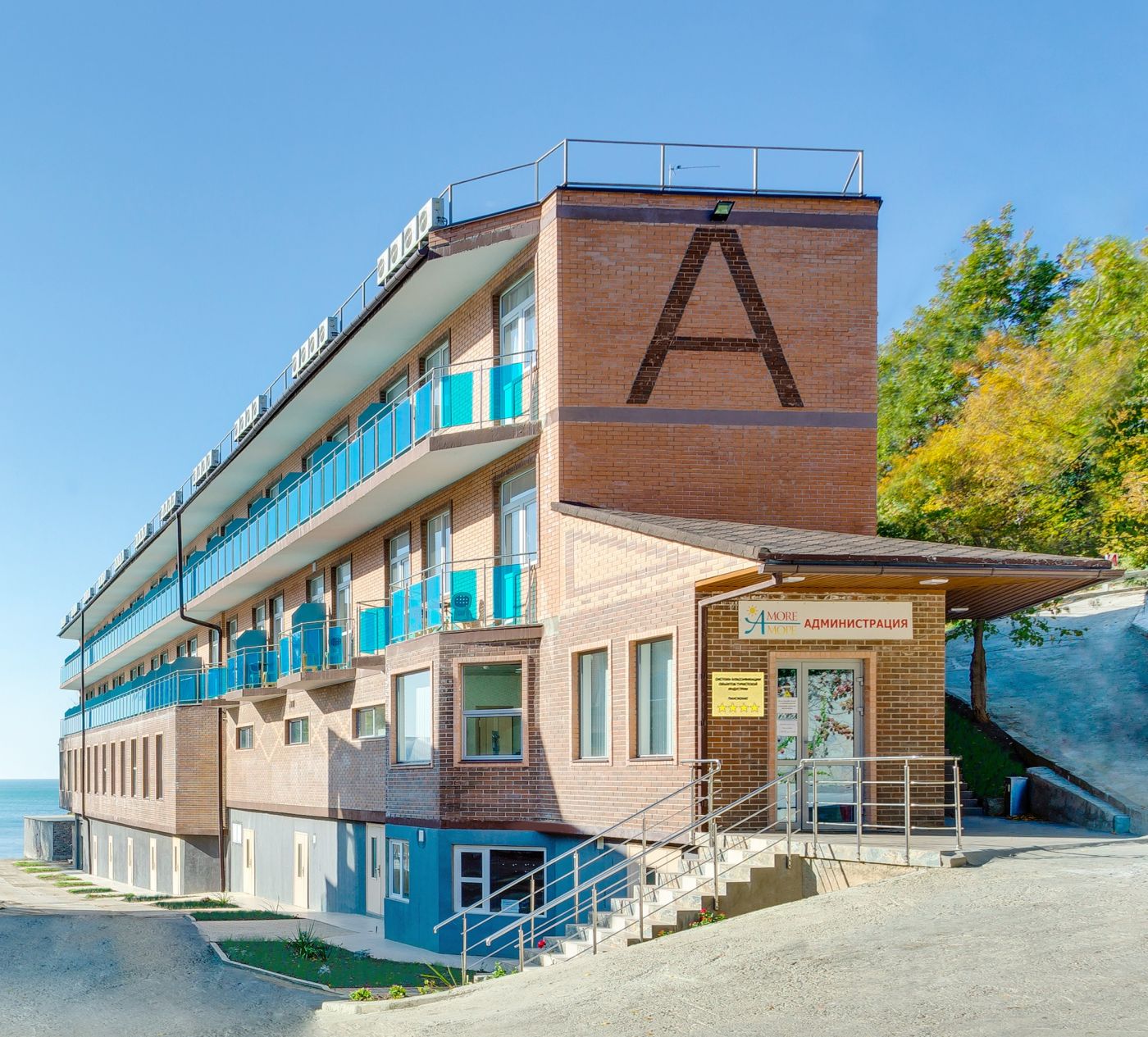 . Гостинично-оздоровительный комплекс «A-More Resort»   . Джубга