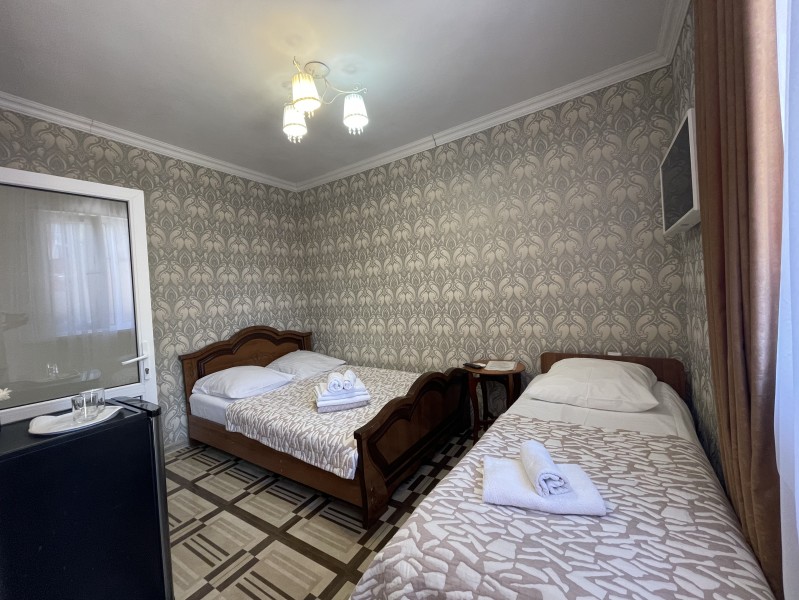 Стандартный трехместный номер. Гостевой дом "Замок на Жемчужной". Адлер