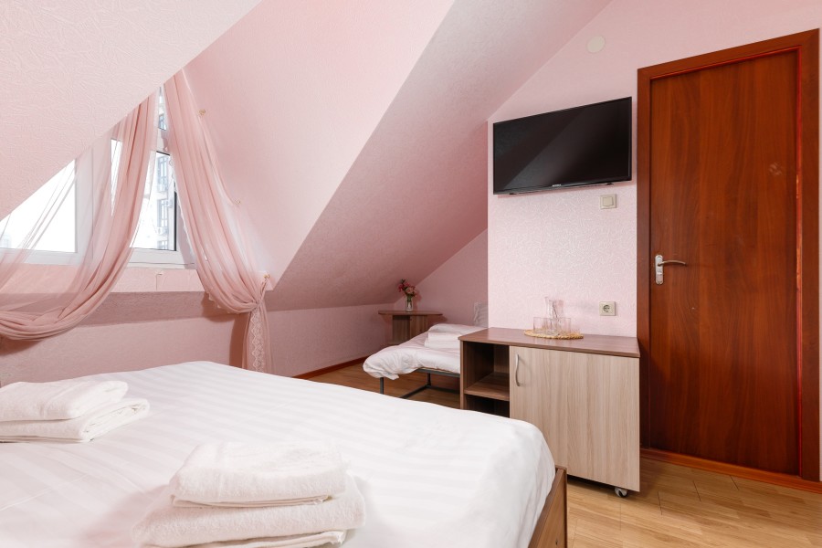 Номер двухместный с дополнительным местом на уютной мансарде. Гостевой дом Ева. Адлер