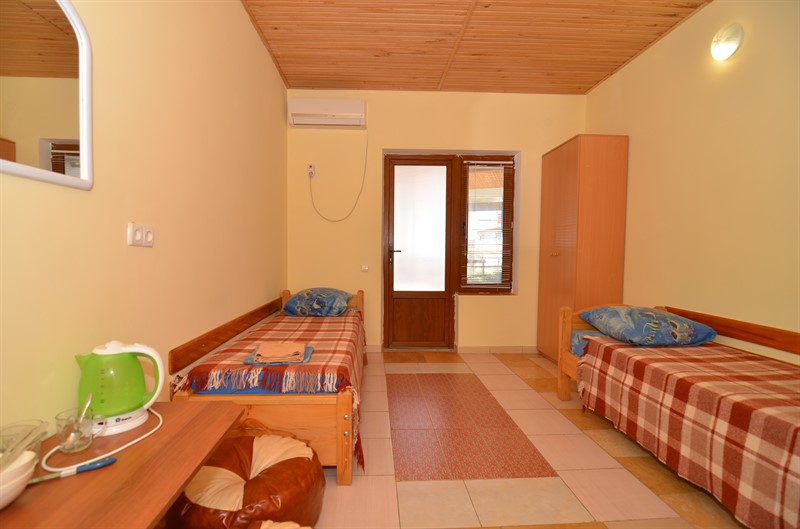 2-местный улучшенный. Гостевой дом «Белый». Саки