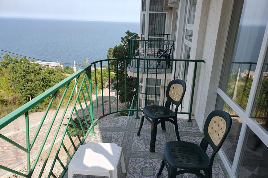 3-местный номер с балконом и видом на море и горы. Гостевой дом «Камилла Sunrise». Алушта