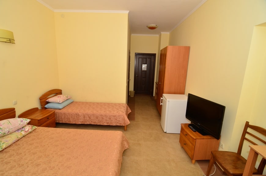 Стандартный номер на 2-эт 2-х местный 1-комнатный с балконом. Отель «Перчем». Судак