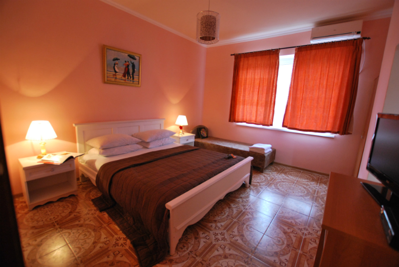 Домик 3 с кухней. Частная усадьба "Дом Роз". Заозерное Домик 3 с кухней. Частная усадьба "Дом Роз". Заозерное