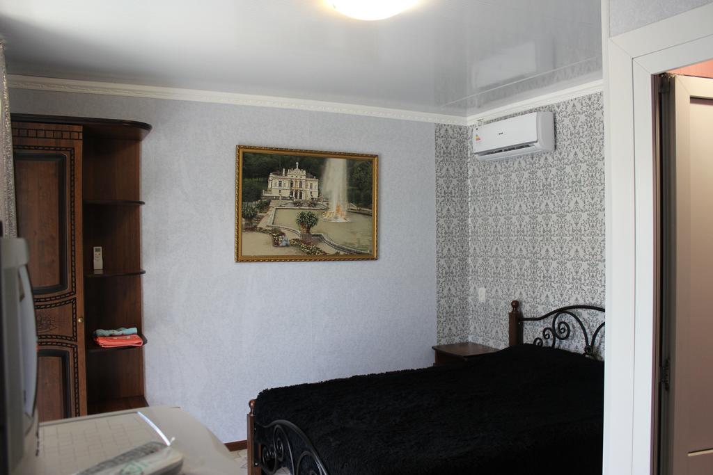 Номер с террасой . Гостевой дом У Наталии . Джубга