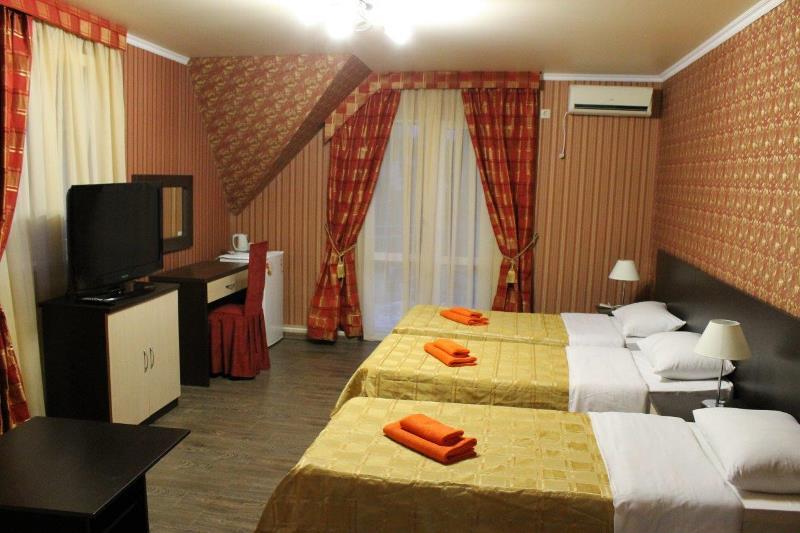 3-х местный Комфорт. Гостевой дом "Дом с дельфинами" (корпус 2). Адлер