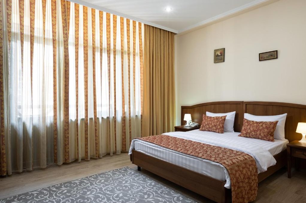 . Отель Тройка. Красная Поляна