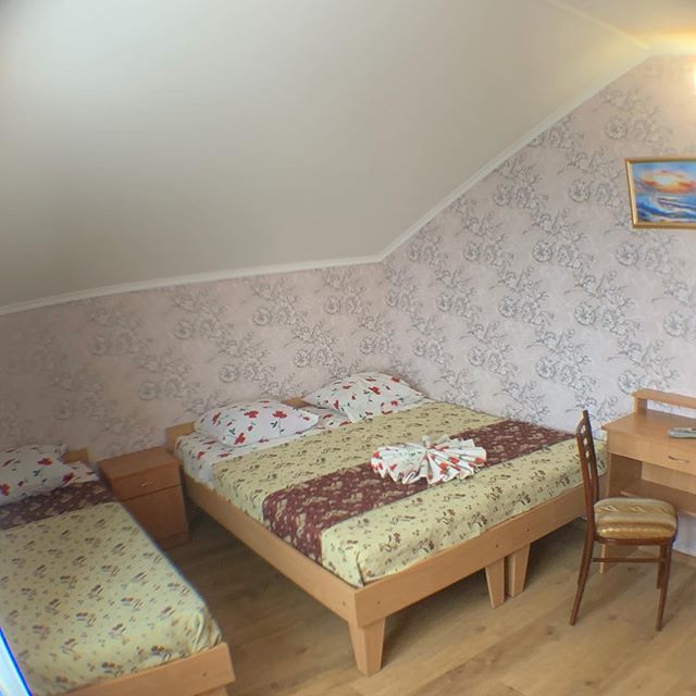 3-х местные номера БЮДЖЕТ.  Гостевой дом "7 ЗВЁЗД". Береговое