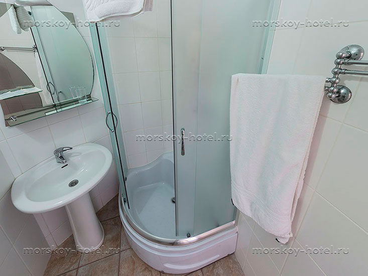 Стандартный двухместный номер. Отель "Морской". Семидворье