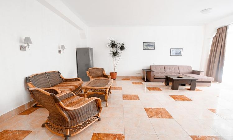 СЕМЕЙНЫЙ 2-Х КОМНАТНЫЙ ЛЮКС. Отель "Юрзуф". Гурзуф