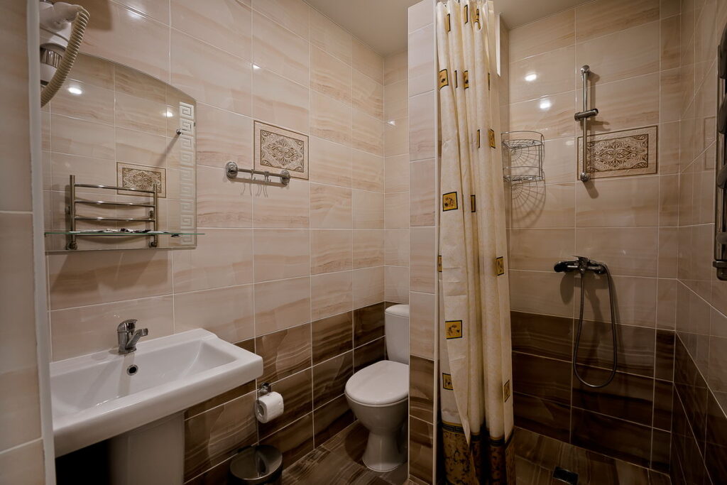 Двухместный номер с двуспальной кроватью и видом на море. Отель «NOY». Лоо