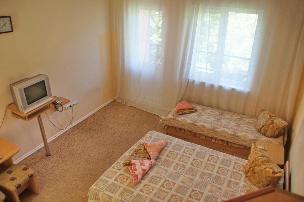 Стандарт трехместный. Гостиница Дача Вернадского. Ялта