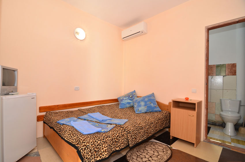 2-местный улучшенный. Гостевой дом «Белый». Саки