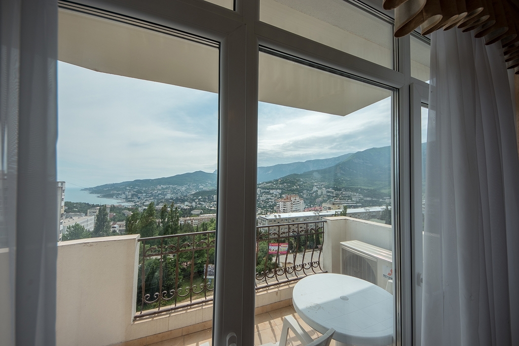 2-х комнатные апартаменты Люкс №13/2. Гостевой дом "Yellow Submarine". Массандра