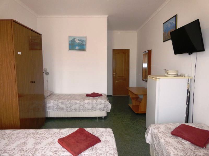 Со всеми удобствами и кондиционером 2х местный. Частный сектор "Виктория". Нижнее Джемете