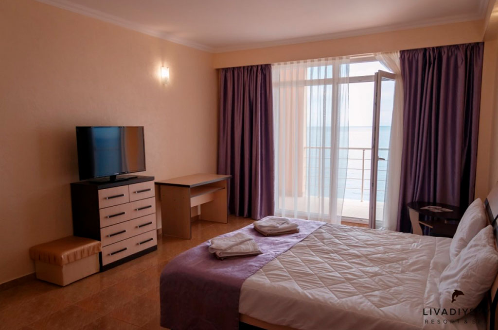 Полулюкс Семейный. Арт-отель «Азор». Ливадия