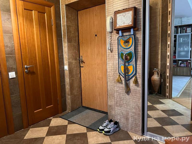  4х комнатная квартира. Квартира в многоквартирном доме Четырехкомнатная квартира в центре Геленджика. Геленджик