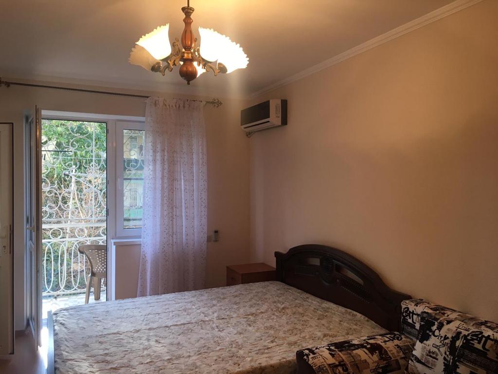 . Квартира в многоквартирном доме Однокомнатная квартира - Сухум. Сухум