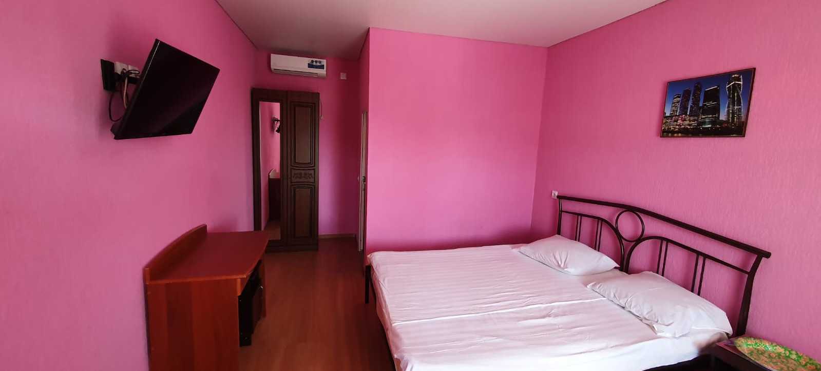 . Гостевой дом "Розовая пантера". Гагра